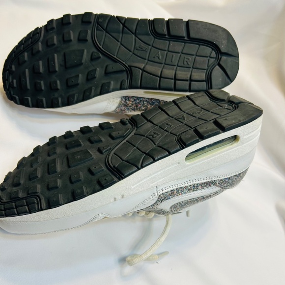 Nike Air Max 1SE Running Trainers    Like New Condition - Picture 7 of 10